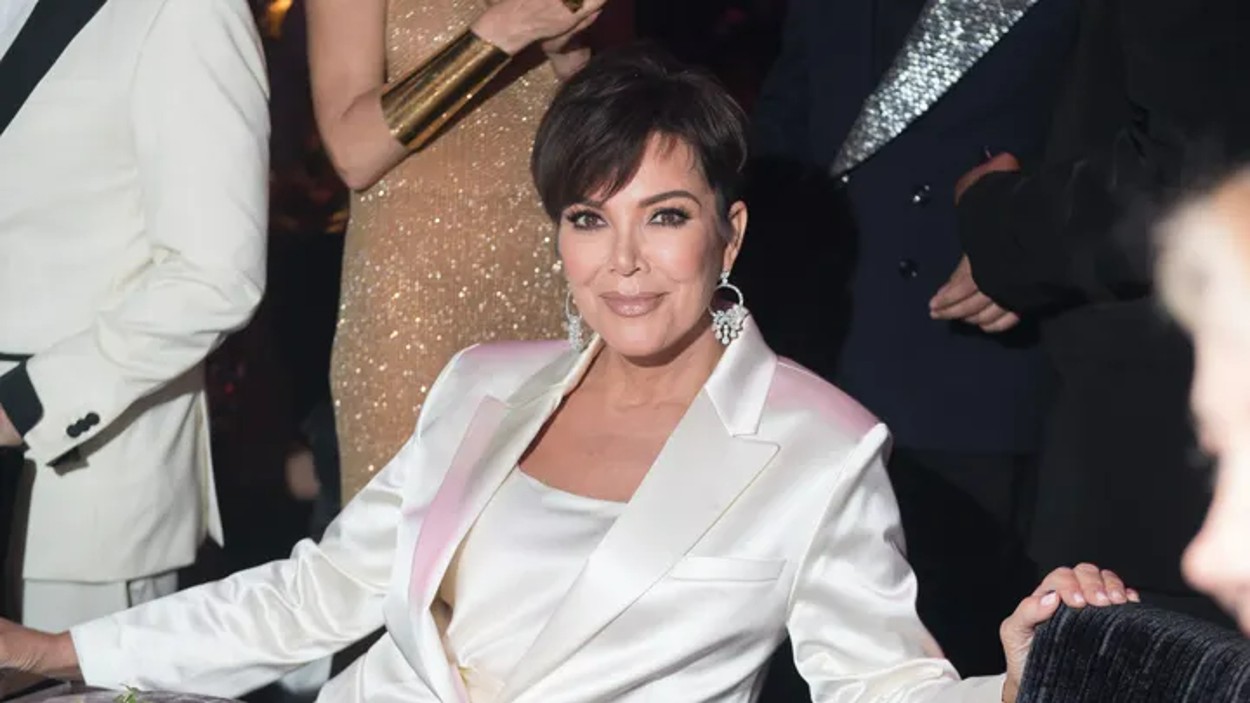 The Kardashians: Kris Jenner Goes Bare-Faced For Daughter Kim In ...