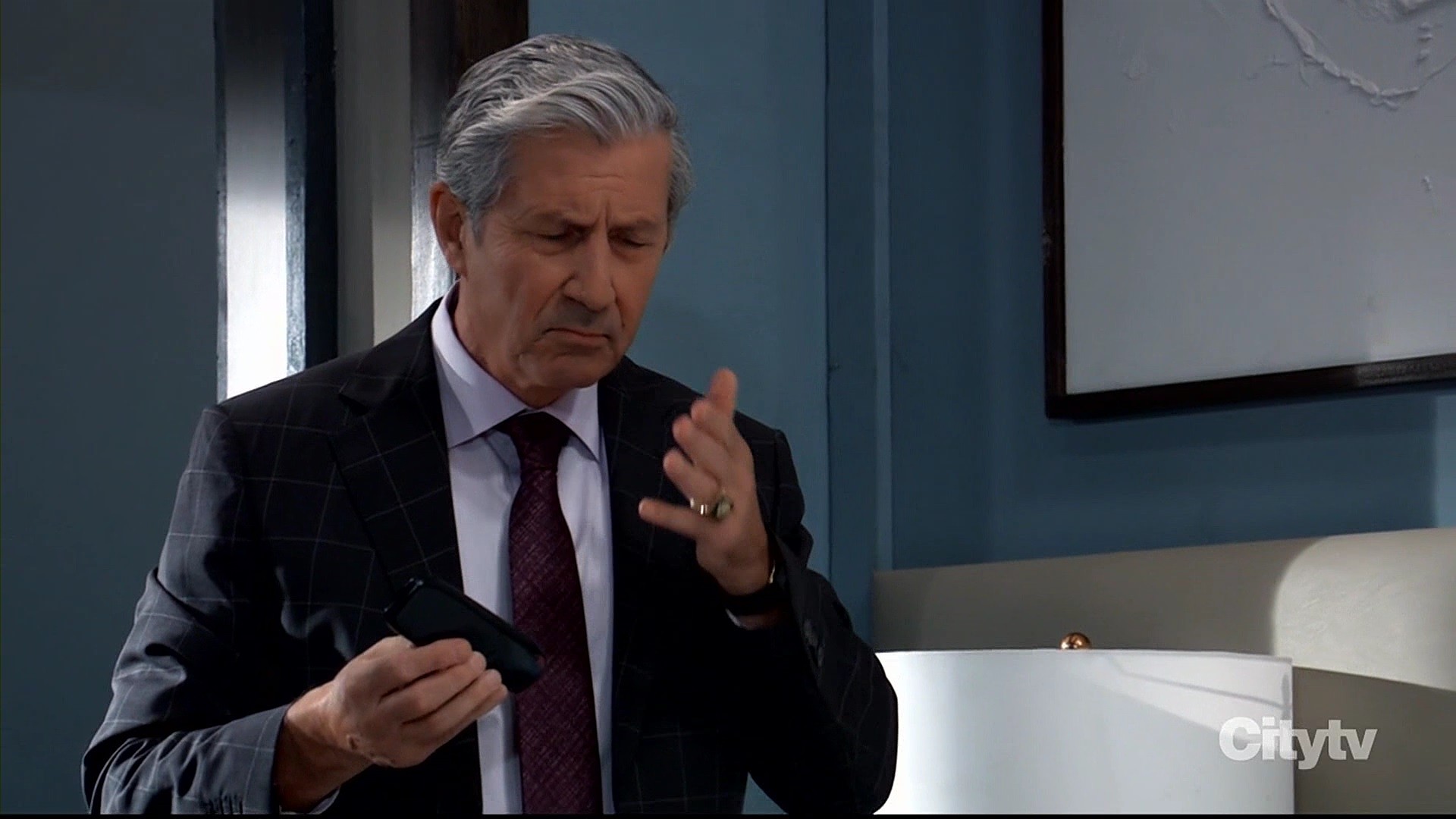 GH/Victor (Charles Shaughnessy) controls Holly Sutton's (Emma Samms) mind?