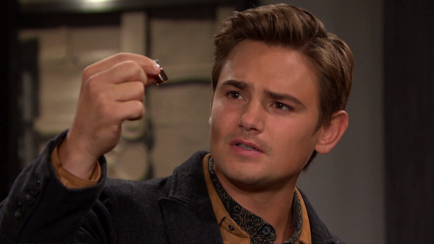 DOOL/Johnny (Carson Boatman) finds a vial in EJ's office