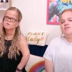 7 Little Johnstons - Liz & Anna Johnston